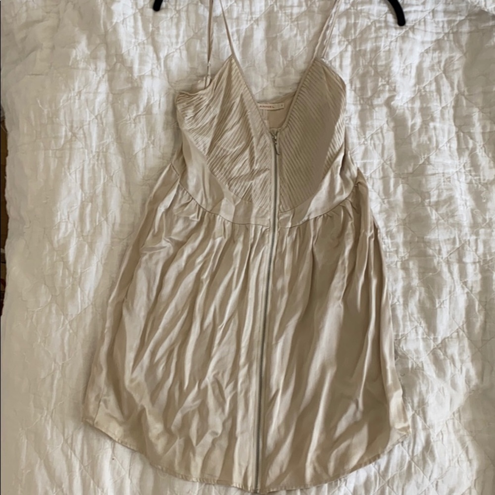 Causal dress